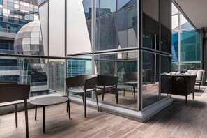 2 bedrooms - Amazing 2Br 2Ba Canal View at Businessbay (Dubai)