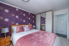 2 bedrooms, iron/ironing board, WiFi, bed sheets - 2 bed house, Barton Green, Clifton, Nottingham (Nottingham)