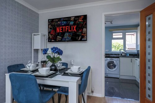 2 bed house, Barton Green, Clifton, Nottingham