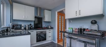 2 bed house, Barton Green, Clifton, Nottingham