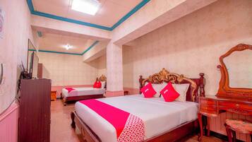 Deluxe Double Room | Desk, free WiFi, bed sheets