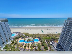 On the beach - Ocean Front, 1602 Royale Palms, full resort access!! (Myrtle Beach)