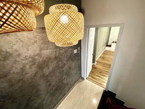 Memory foam beds, individually furnished, desk, laptop workspace - Signy House Hotel & Apartments Bach Dang River - Doan Nhu Hai (Ho Chi Minh City)