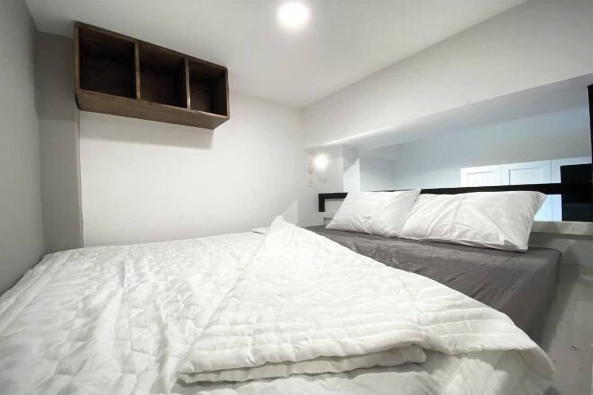 Colchones con efecto memoria, muebles diferentes y escritorio