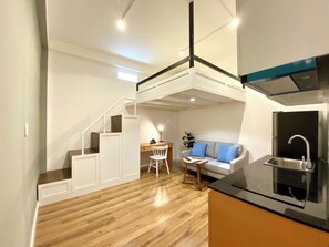 Superior Studio | Memory-foam beds, individually furnished, desk, laptop workspace - Signy House Hotel & Apartments Bach Dang River - Doan Nhu Hai (Ho Chi Minh City)