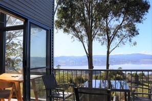Outdoor dining - The Tamar Ridge Lookout at Tamar Ridge Apartments (Grindelwald)