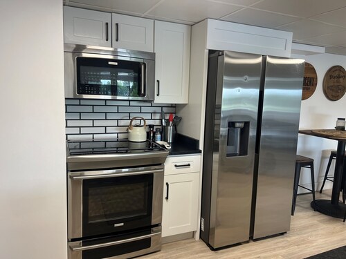 Discount pricing for last summer weekend available! Lakeview 5-bedroom house