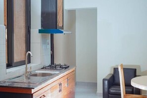 Private kitchen - Kansanga apartments (Kampala)