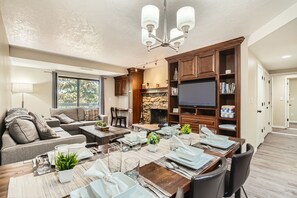 Living area - Shadow Ridge Mountain Secret 409 2 Bedroom Condo (Park City)