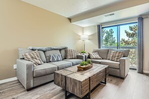 Living area - Shadow Ridge Mountain Secret 409 2 Bedroom Condo (Park City)