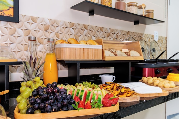 Free daily continental breakfast
