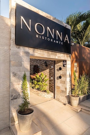 A restaurant entrance with a sign reading 'NONNA RISTORANTE'. - AFS LOFT HOSTEL ARACAJU (Aracaju)
