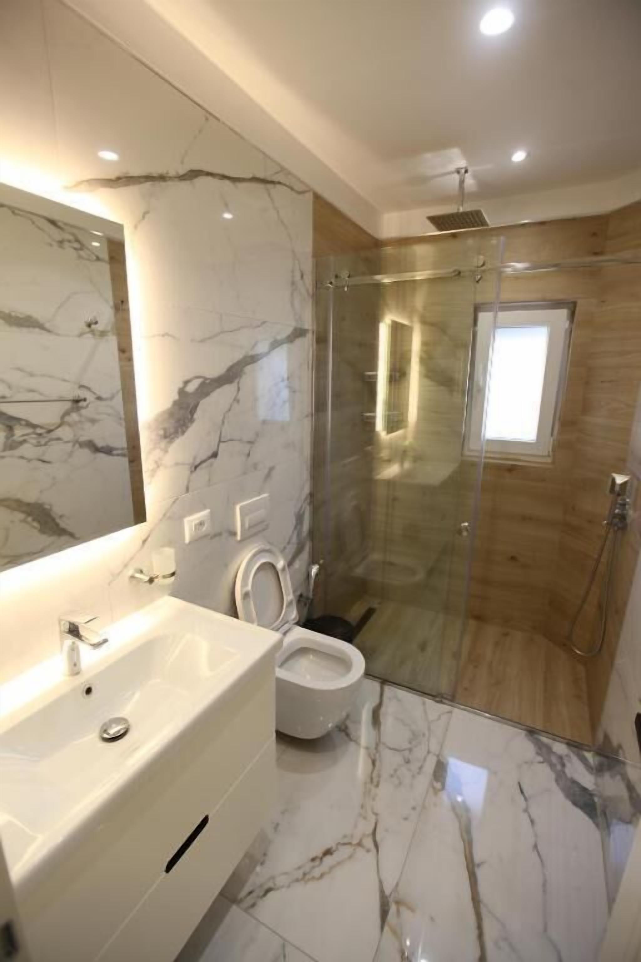 Articles de toilette gratuits, sèche-cheveux, chaussons