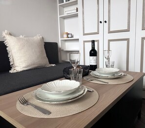 ซูพีเรียอพาร์ทเมนท์, ปลอดบุหรี่, วิวสวนหย่อม | ห้องรับประทานอาหาร