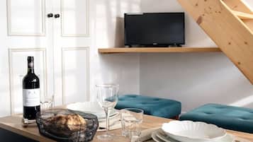 Appartement supérieur, non-fumeur, vue sur la cour intérieure | Cuisine privée | Mini-réfrigérateur, four à micro-ondes, surface de cuisson