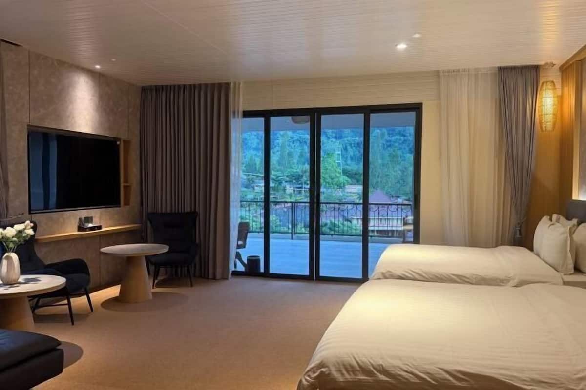 Free minibar items, blackout curtains, free WiFi, bed sheets