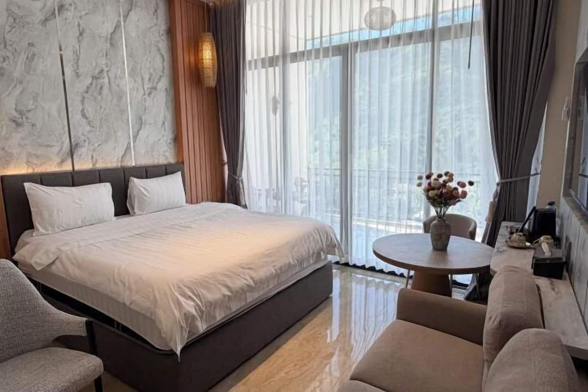 Free minibar items, blackout curtains, free WiFi, bed sheets
