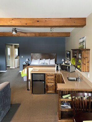 Overwater Suite | Private kitchen - Seaside Suites (Woody Point)