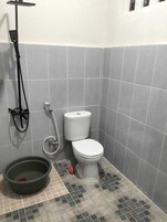 Kamar Double Standar | Kamar mandi