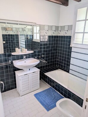 Dusche, Haartrockner, Bidet, Seife