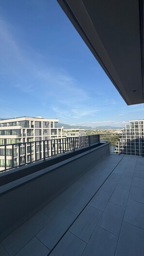 Three-Bedroom Deluxe Apartment | Balcony - Blue Boutique Apartments 4 (Tirana)