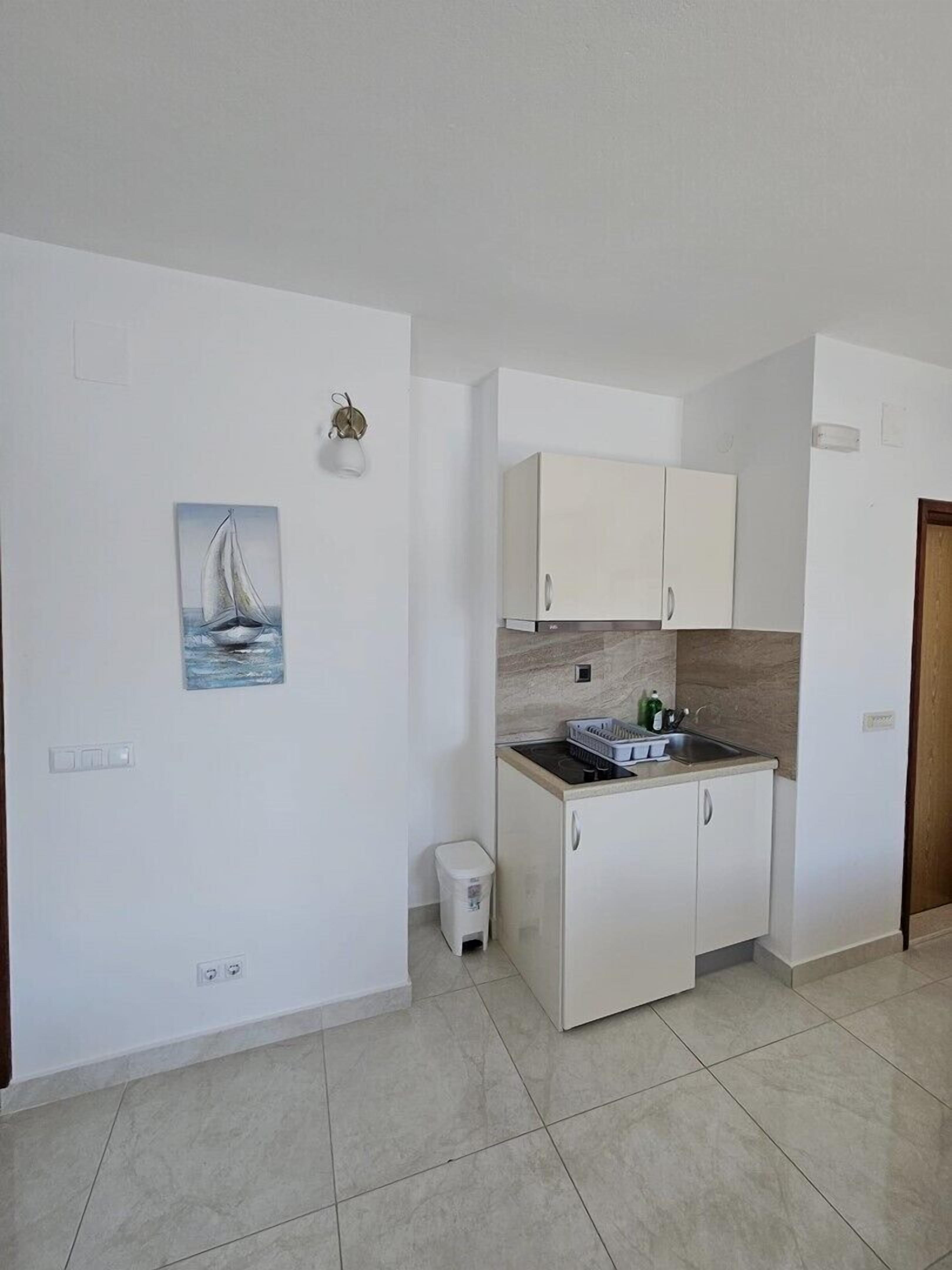 Kühlschrank, Kochgeschirr/Geschirr/Besteck