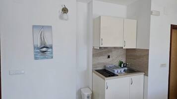 KĂŒhlschrank, Kochgeschirr/Geschirr/Besteck