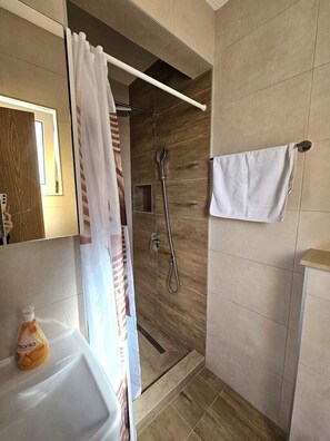 Hair dryer, towels