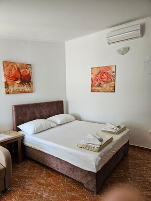 1 bedroom, WiFi, bed sheets