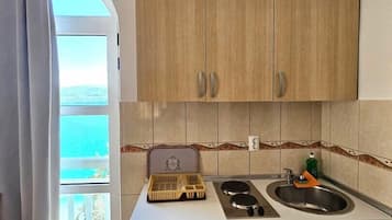 Refrigerador y utensilios de cocina