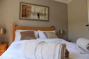 3 dormitoris, planxa i posts de planxar, wifi i roba de llit 