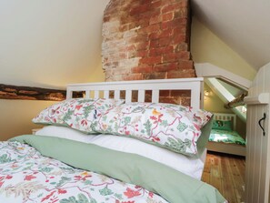 5 bedrooms, individually decorated, individually furnished, free WiFi