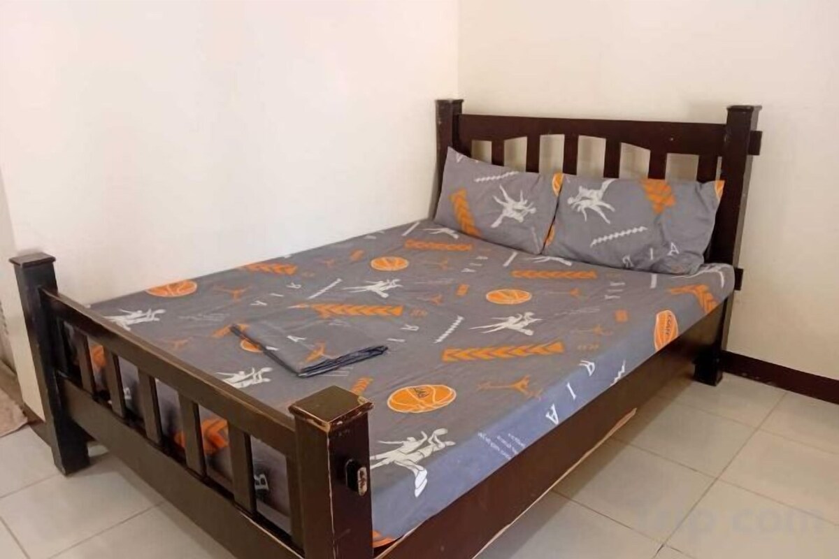 WiFi (free), bed sheets
