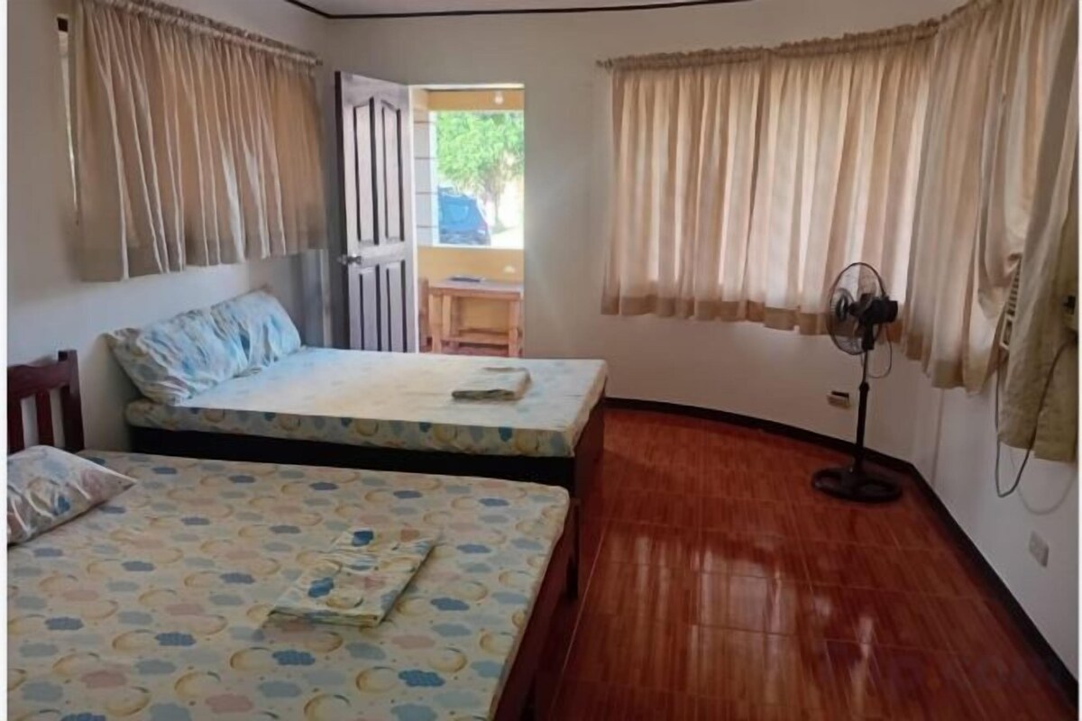 WiFi (free), bed sheets
