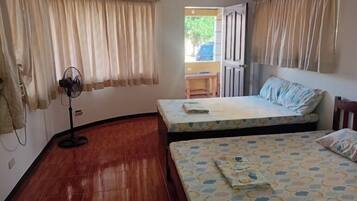 Family Room | Free WiFi, bed sheets