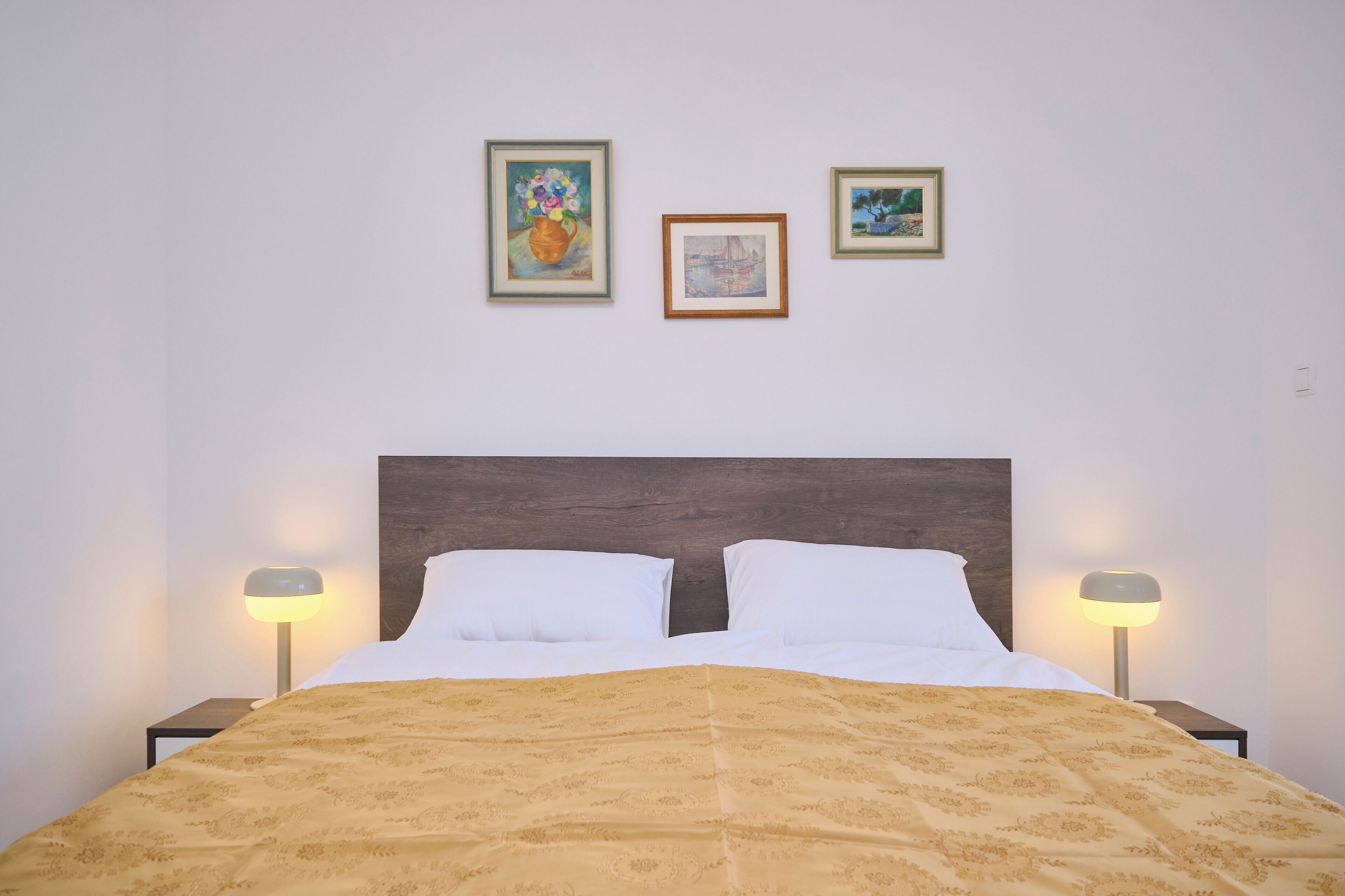 Leilighet – comfort, 1 queensize-seng, byutsikt | Strykejern/-brett, wi-fi (inkludert) og sengetøy