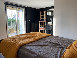 4 bedrooms, WiFi, bed sheets