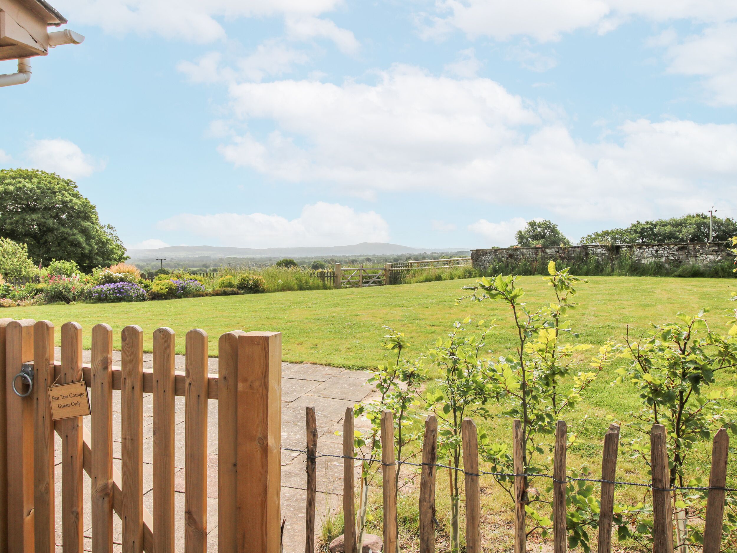 Khuôn viên nơi lưu trú