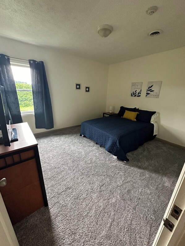 4 bedrooms, iron/ironing board, free WiFi, bed sheets