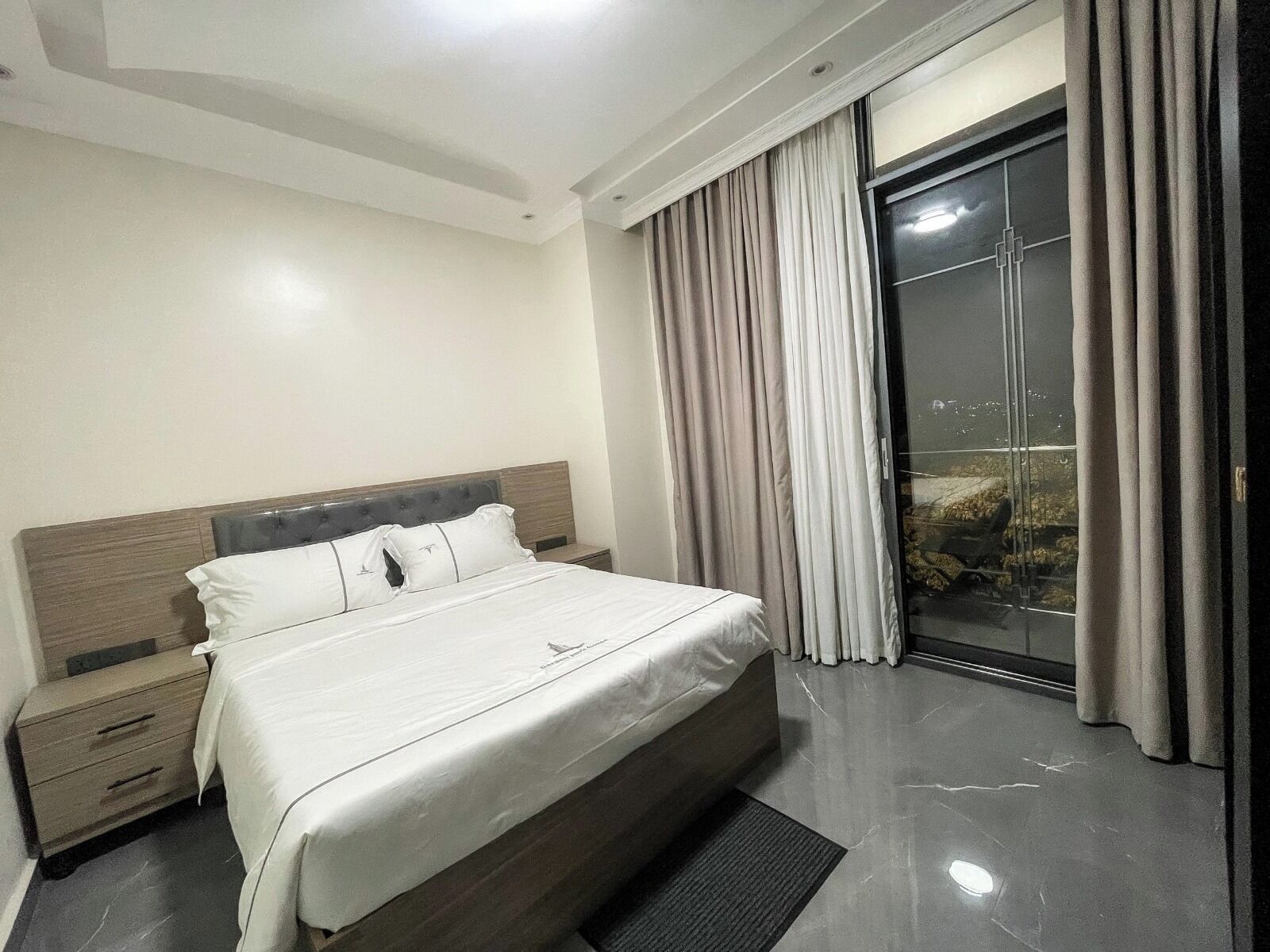 Classic-Apartment, 2 Schlafzimmer, Balkon, Hügelblick | Hochwertige Bettwaren, schallisolierte Zimmer, Bügeleisen/Bügelbrett