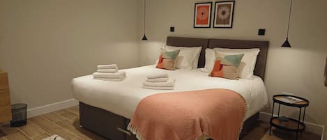 1 bedroom, iron/ironing board, WiFi (free), bed sheets