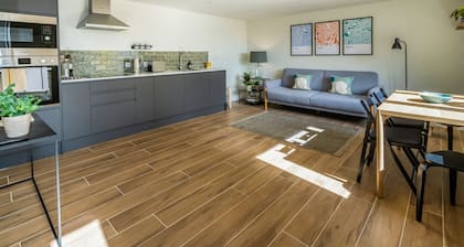 Modern Self-catering Apartment - The Holt