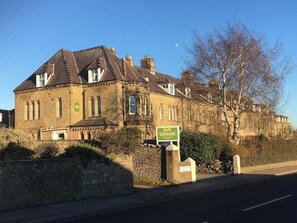 A historic building with a sign indicating it is Eastfield Lodge. - Modern Self-catering Apartment - The Holt (Leyburn)