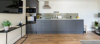 Modern Self-catering Apartment - The Holt