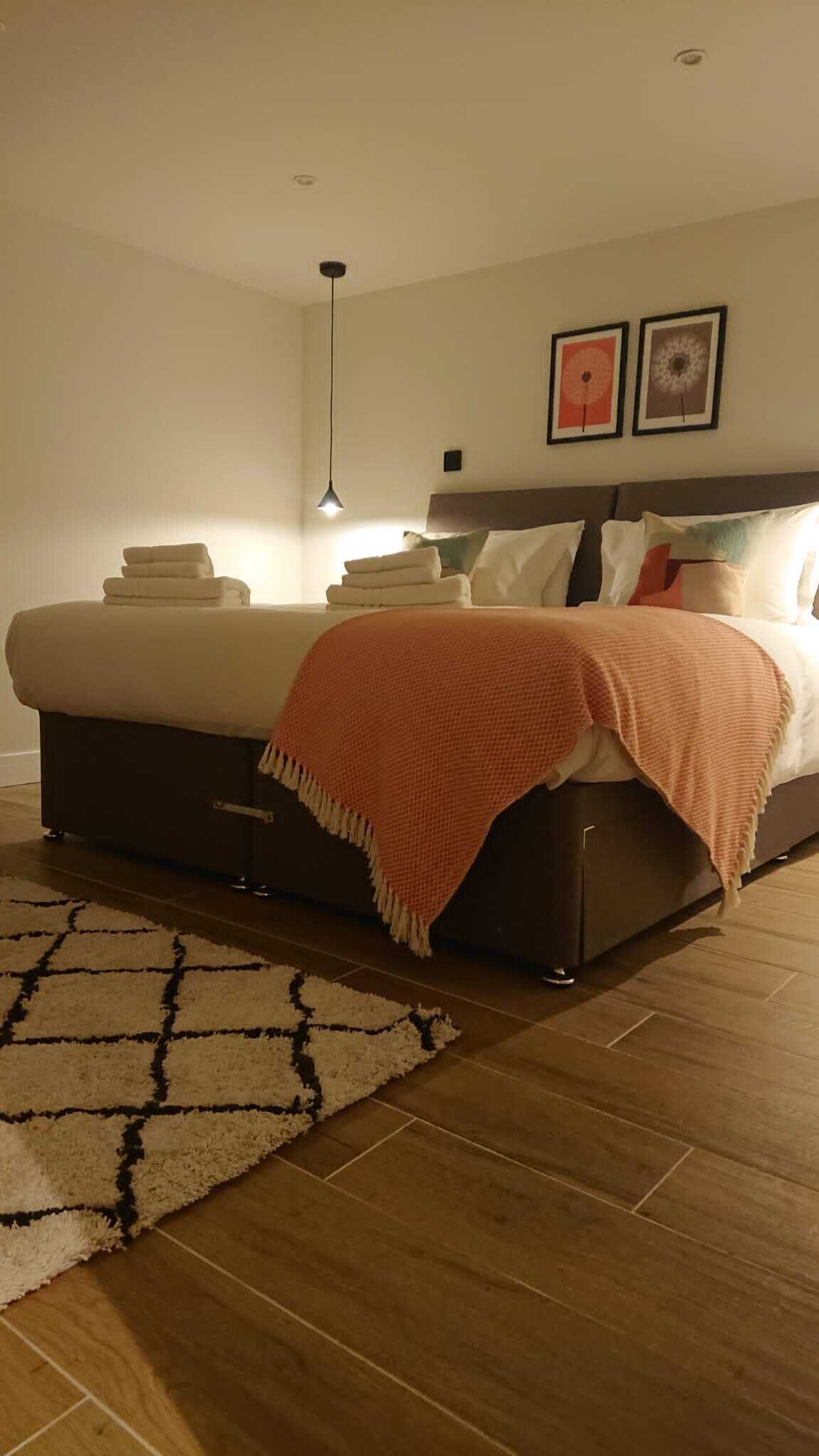 1 habitación, tabla de planchar con plancha, wifi gratis y ropa de cama 