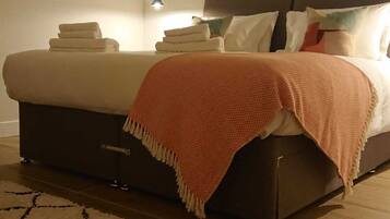 1 habitación, tabla de planchar con plancha, wifi gratis y ropa de cama