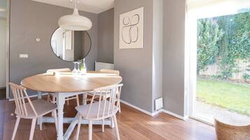 House, 3 Bedrooms, Accessible, Balcony | Dining room