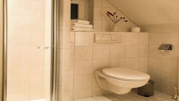 House, 3 Bedrooms, Accessible, Balcony | Bathroom