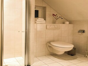 Maison, 3 chambres, accessible aux personnes à mobilité réduite, balcon | Salle de bain