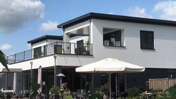 Casa, 3 quartos, acessível, sacada | Fachada